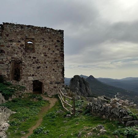 Gasthaus Alma De Villuercas Cabañas del Castillo Exterior foto