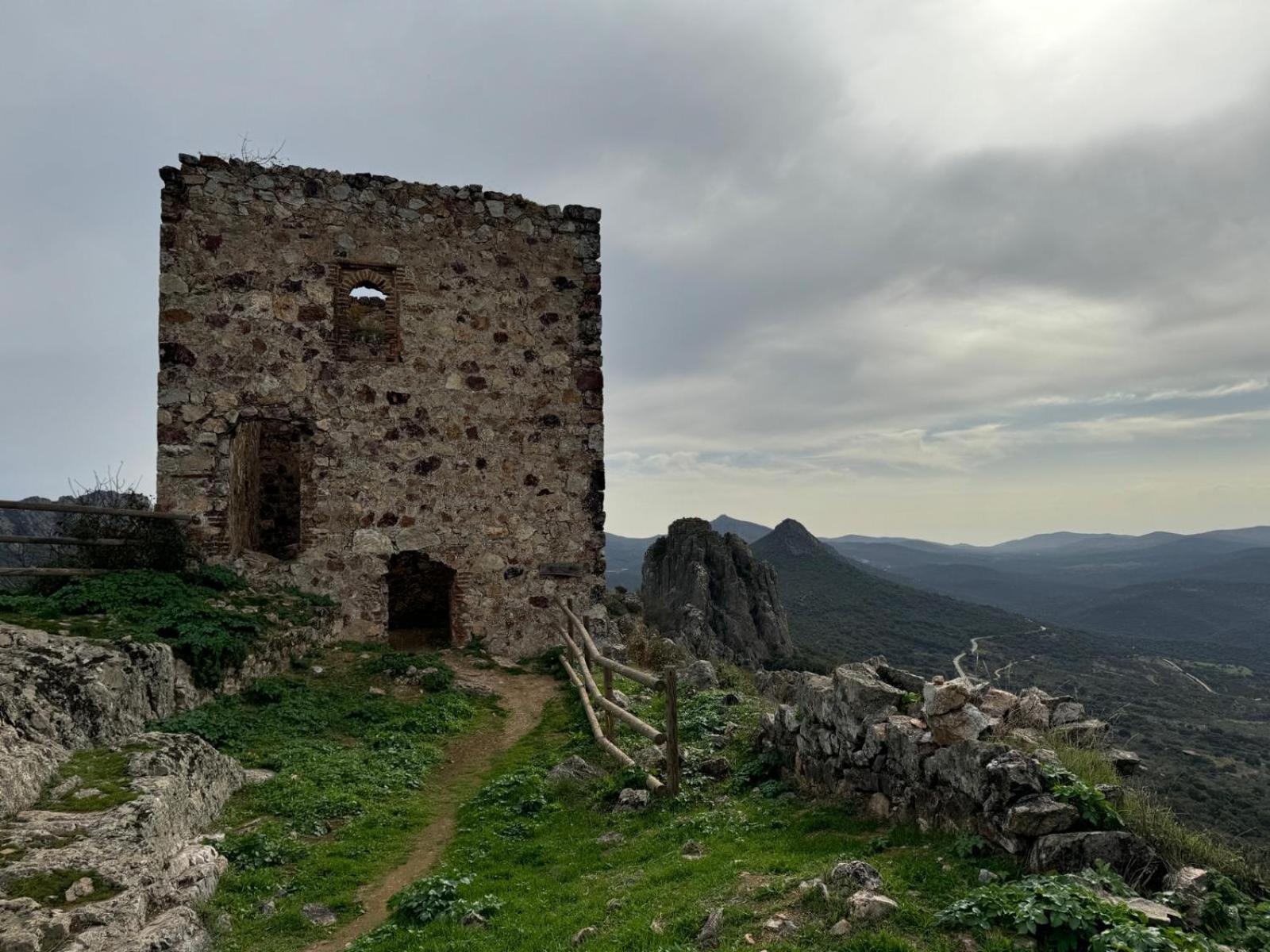 Gasthaus Alma De Villuercas Cabañas del Castillo Exterior foto